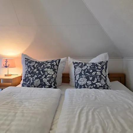 Nyaraló Gemuetliches Eigenes Haeuschen Mit Terrasse & Garten - Optimal Gelegen Zwischen Altstadt & Hafen #4 *